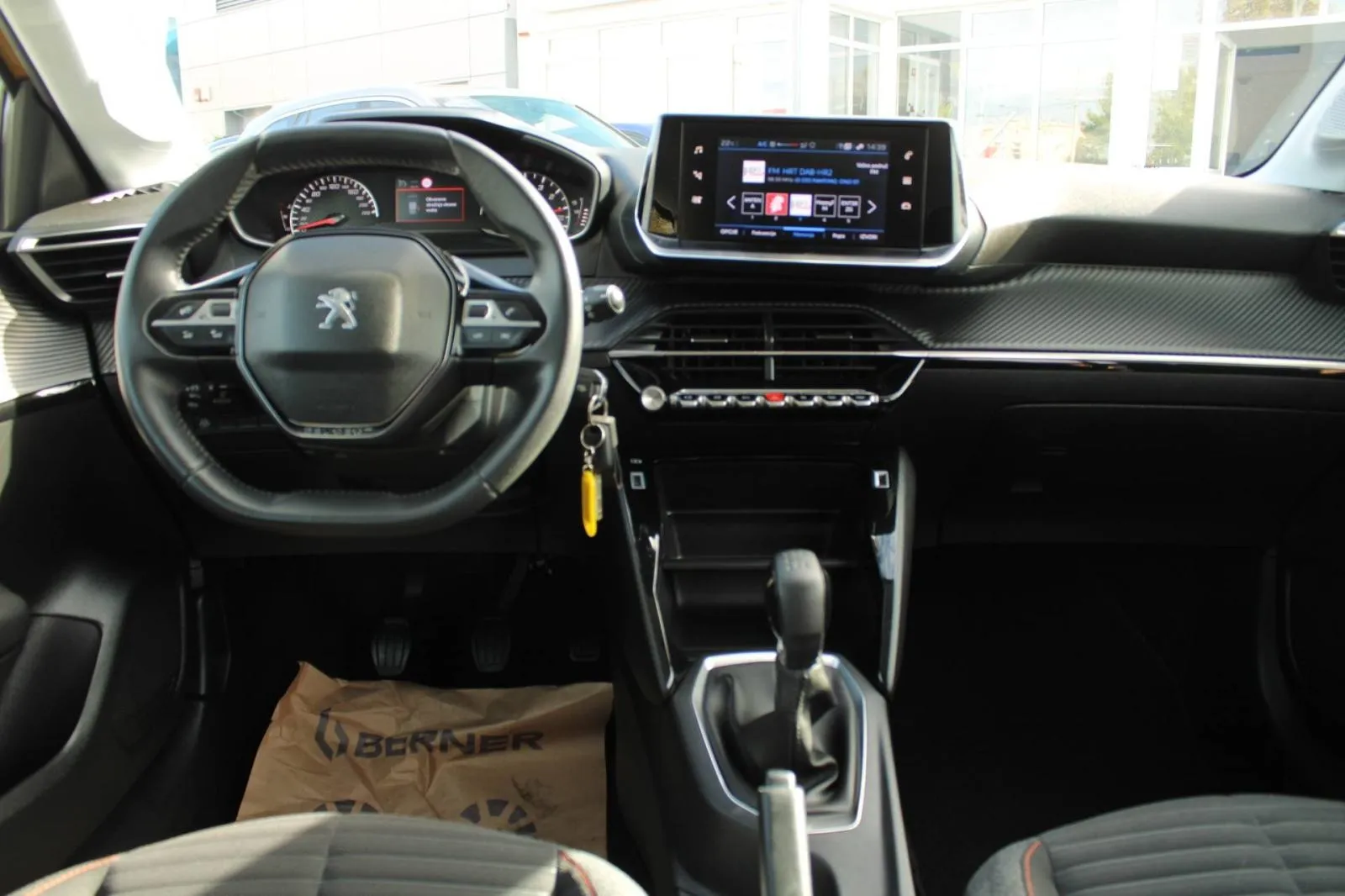 peugeot 208 1.2 puretech *led, navigacija* - slika 12