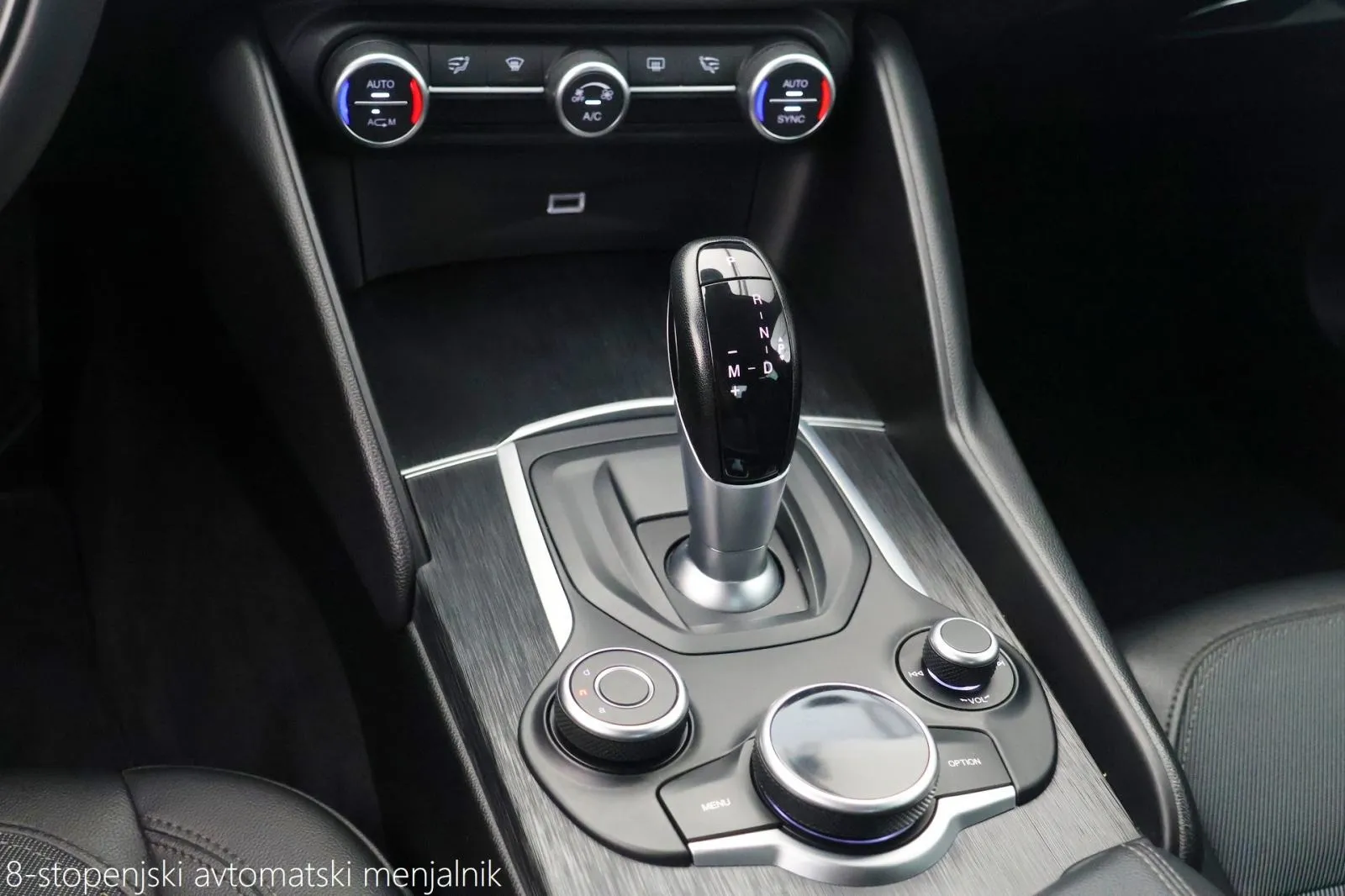 alfa romeo giulia 2.2jtdm at8 super 160km led+biksenon navi - slika 18