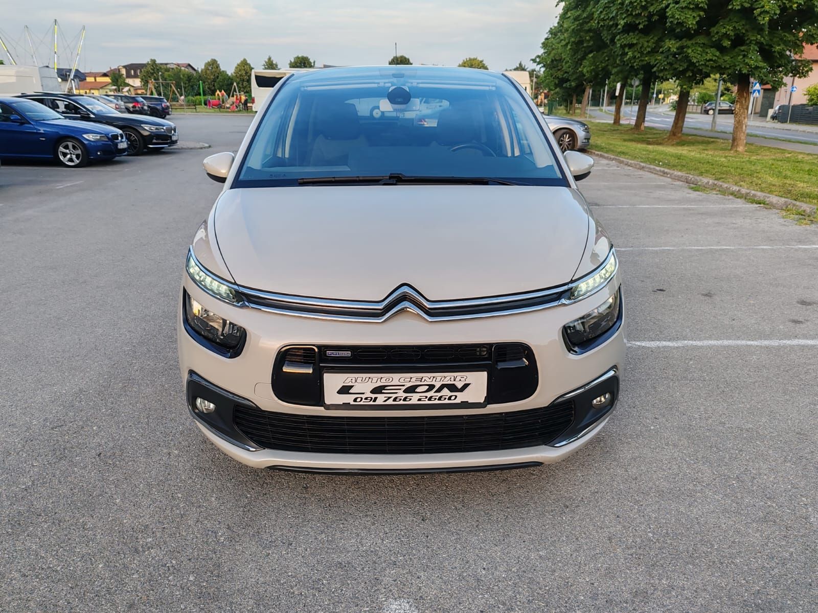 citroën c4 picasso 1,2 s&s seduction ,2016 g. 119000 km. - slika 2
