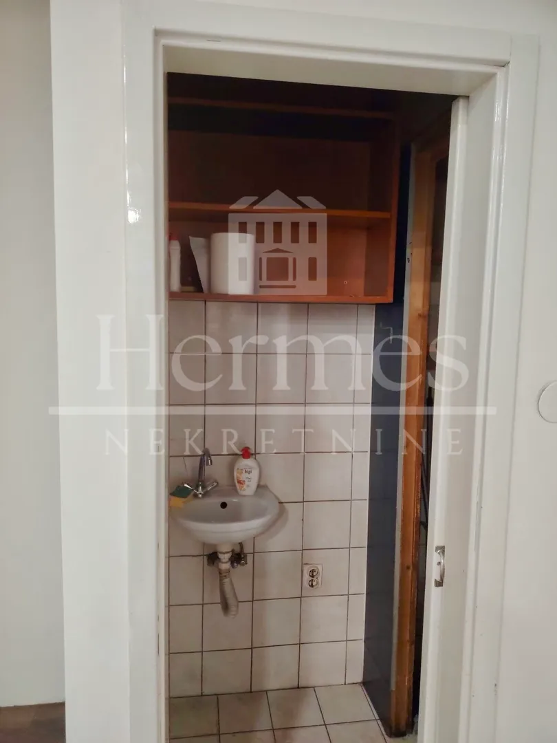 lokal na prometnoj lokaciji, importanne centar - slika 4