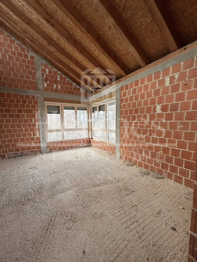 kuća u prirodi s pogledom na zelenilo i okolicu samobora, rohbau - slika 31