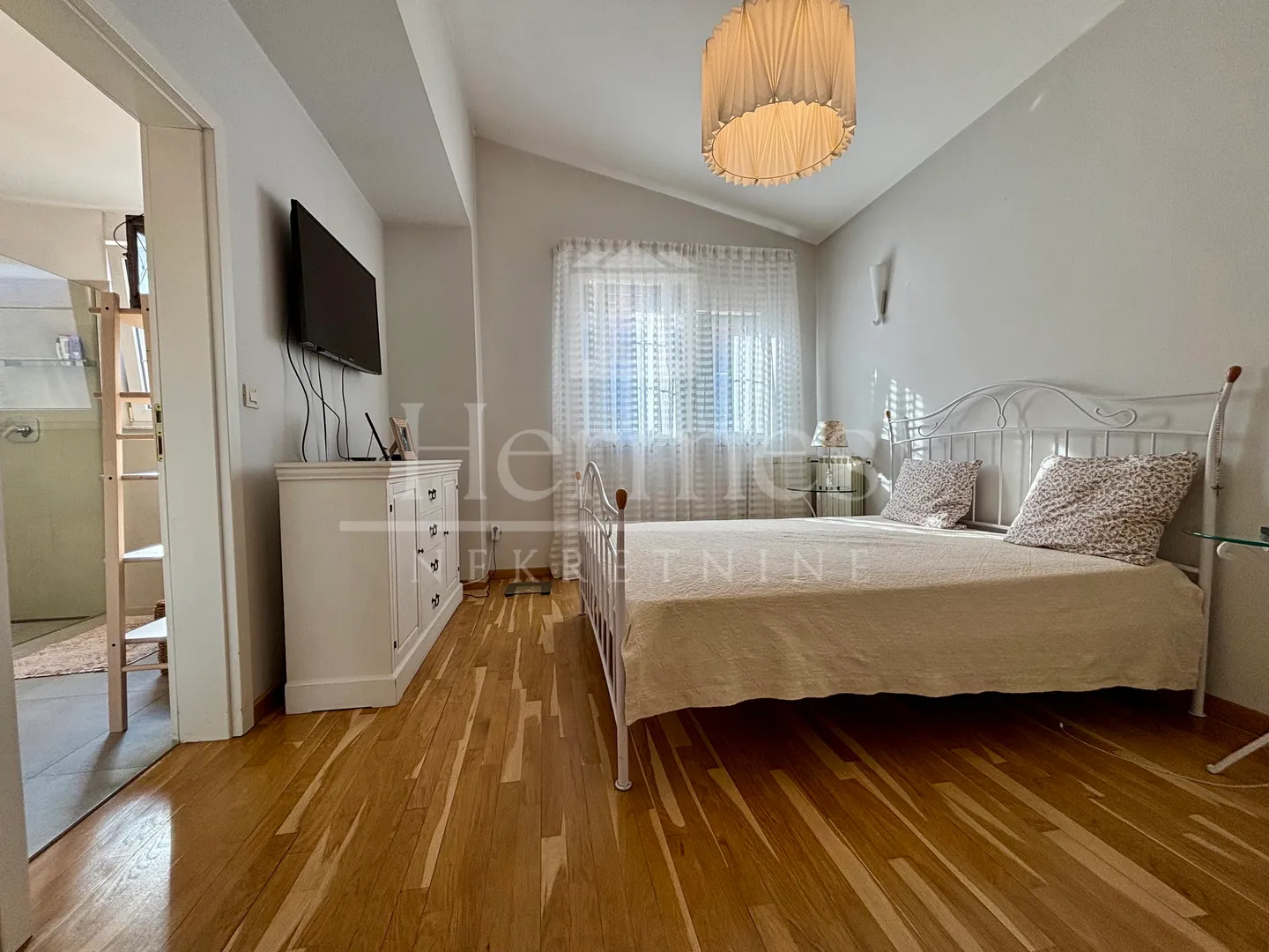 penthouse s terasom i pogledom na zelenilo, pantovčak - slika 16