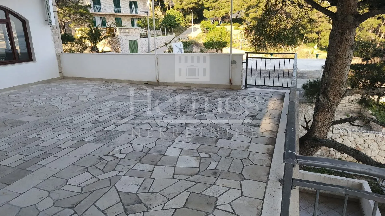 ugostiteljski objekt (250 m2) i smještaj za osoblje, sv. nedjelja, otok hvar - slika 3