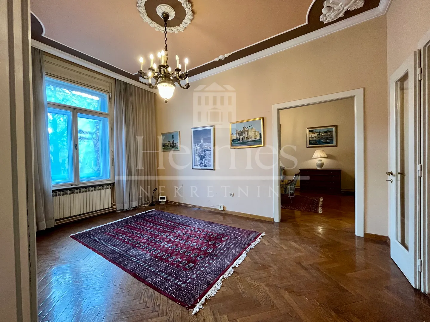 GRAÐANSKI STAN, VISOKI STROPOVI, 8 SOBA, 200 m2 - Zagreb