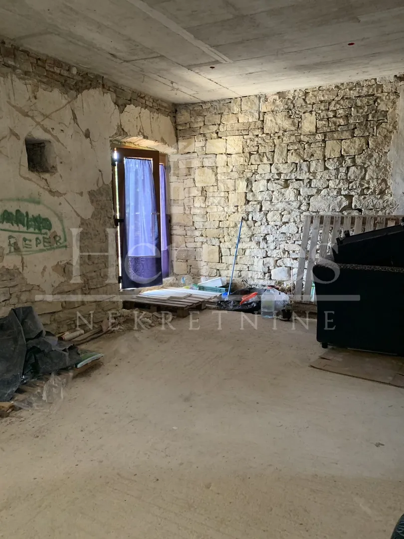 autohtona kamena kuća s pogledom na more, buje, istra - slika 32