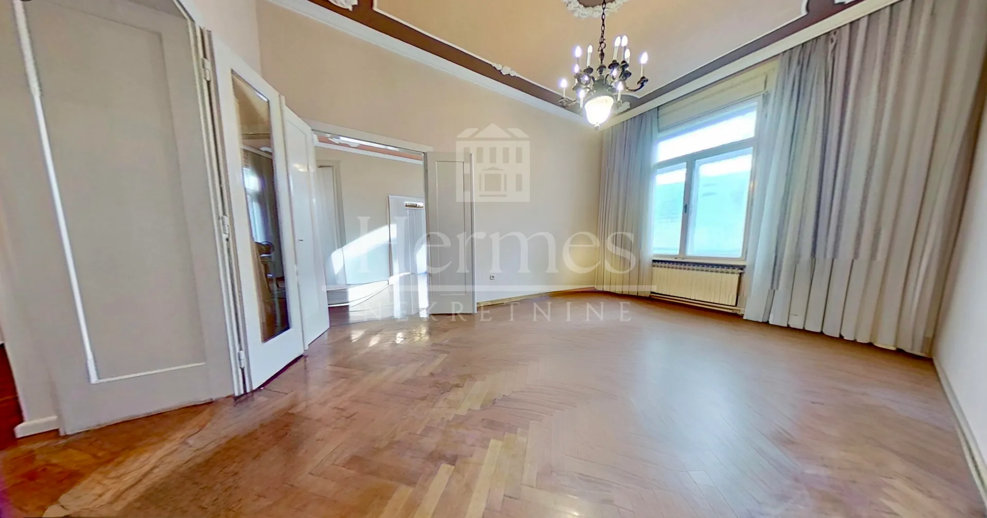 GRAÐANSKI STAN KAO POSLOVNI PROSTOR (URED), VISOKI STROPOVI, 8 SOBA, 200 m2 - Zagreb