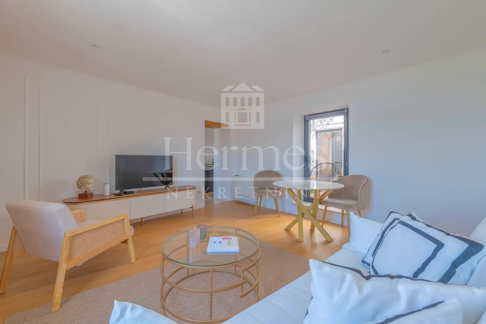 novoureðeni dizajnerski apartman, 1. red do mora, pogled na more - slika 6