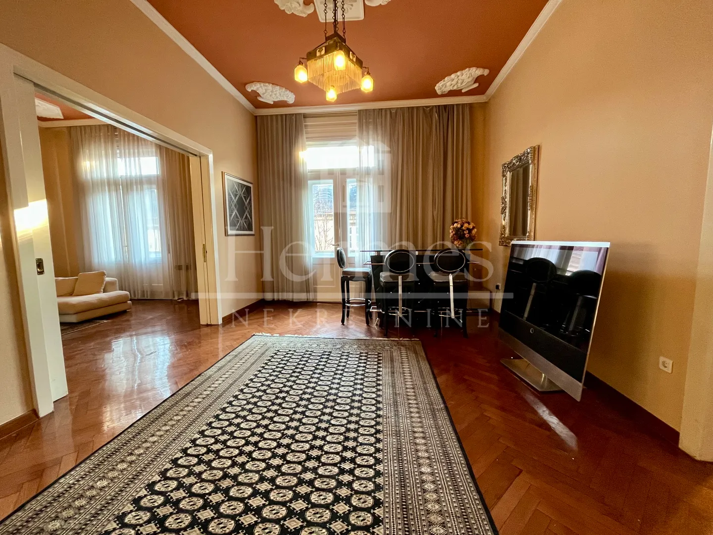 graðanski stan kao ured, visoki stropovi, 8 soba, 200 m2 - slika 13