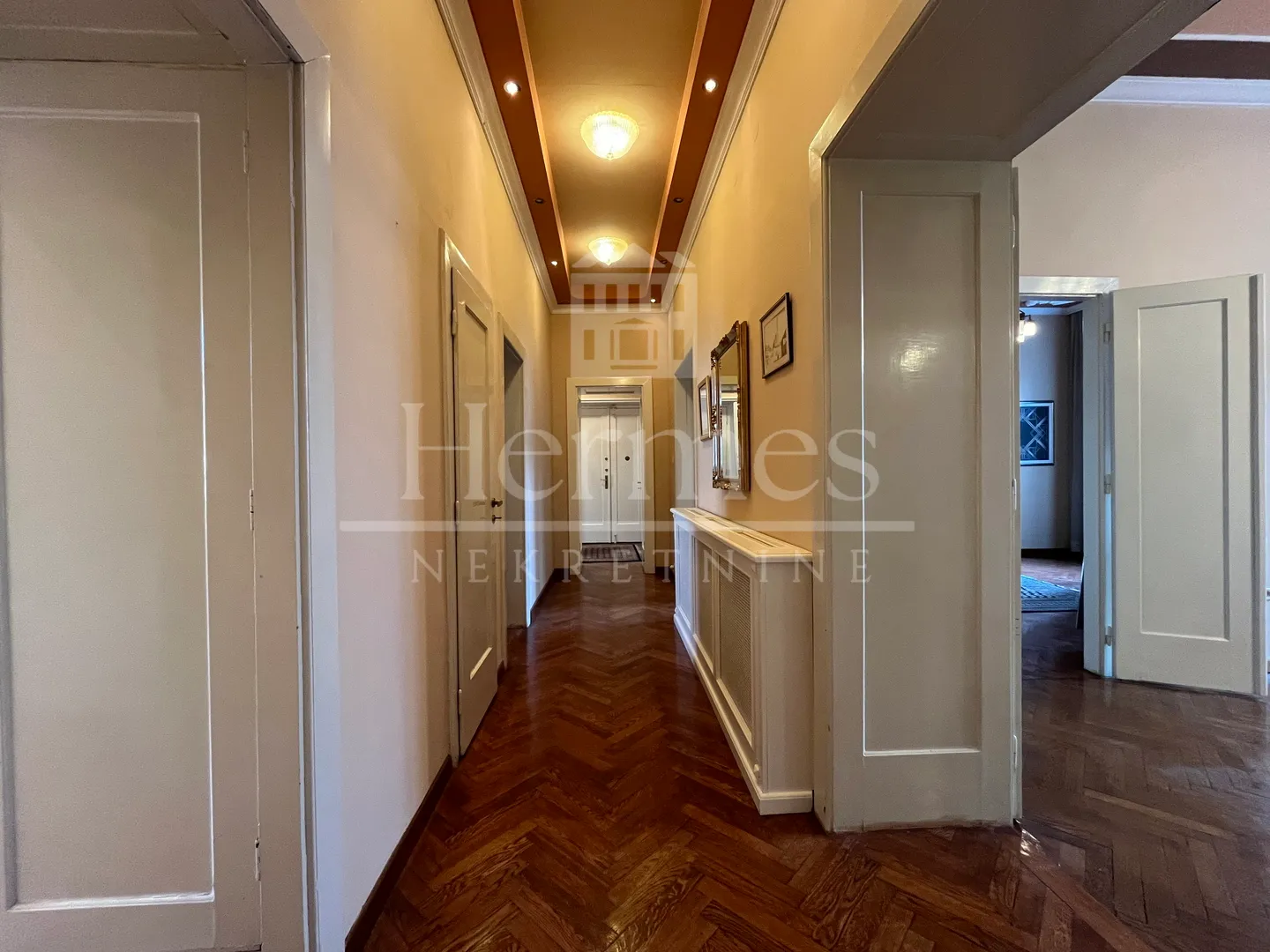 graðanski stan kao ured, visoki stropovi, 8 soba, 200 m2 - slika 11