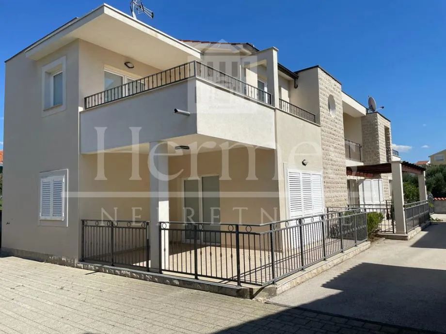 4-soban opremljen i namješten apartman, novogradnja, 200 m od mora - slika 14