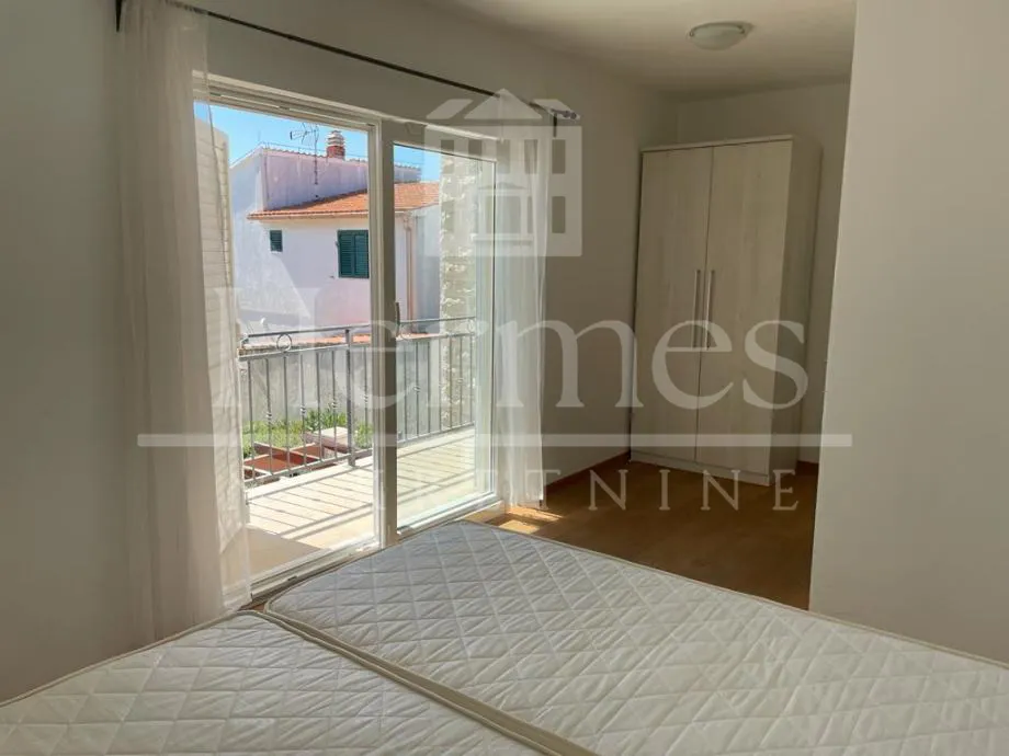 4-soban opremljen i namješten apartman, novogradnja, 200 m od mora - slika 8