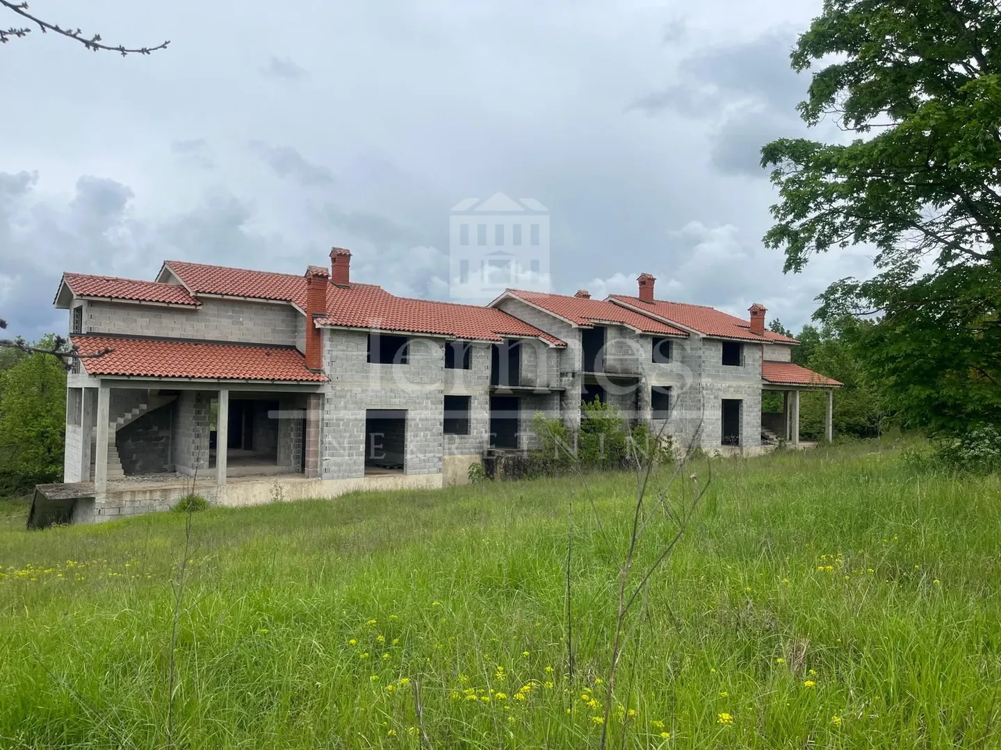 Roh-Bau Dvojni Objekt, Investicijski Projekt Za 2 Kuće Ili 6 Stanova - Buzet