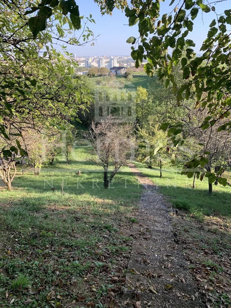 Građevinsko Zemljište S Pogledom Na Grad, Okruženo Zelenilom - Zagreb