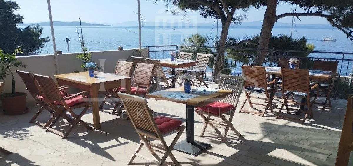 UGOSTITELJSKI OBJEKT (250 m2) I SMJEŠTAJ ZA OSOBLJE, SV. NEDJELJA, OTOK HVAR - Sveta Nedjelja, Hvar