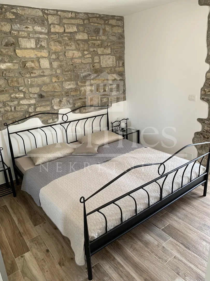 autohtona kamena kuća s pogledom na more, buje, istra - slika 18