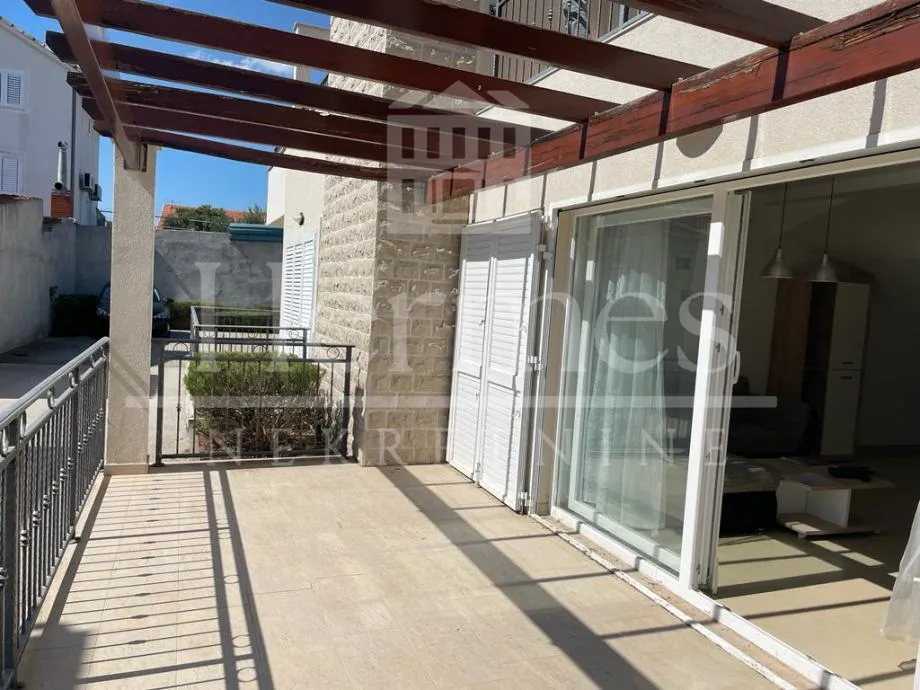 4-soban opremljen i namješten apartman, novogradnja, 200 m od mora - slika 2
