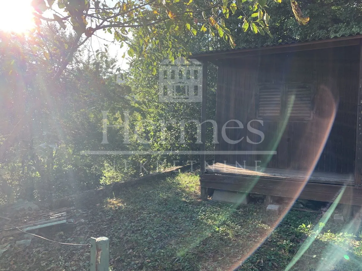 građevinsko zemljište s pogledom na grad, okruženo zelenilom - slika 18