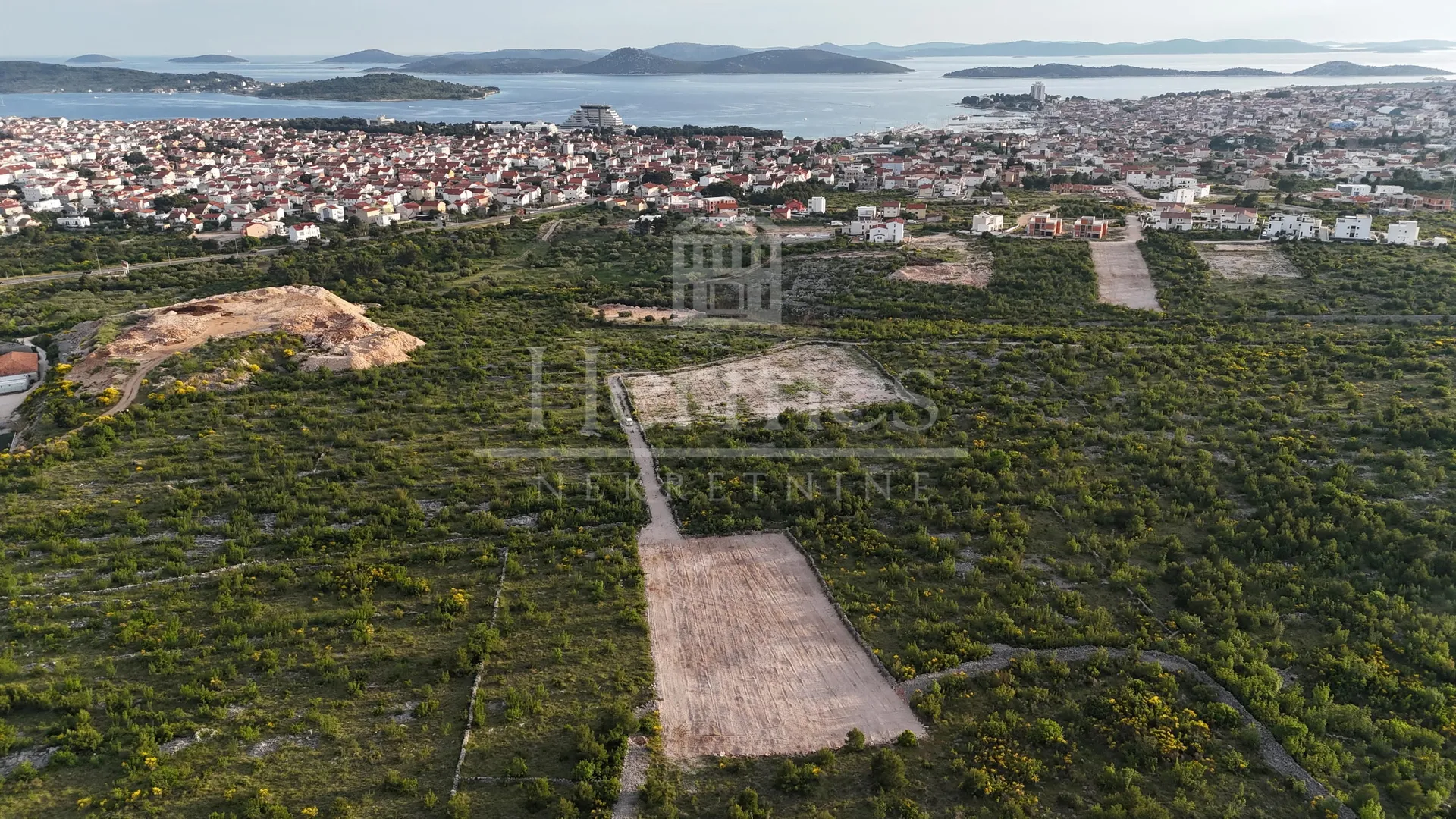 građevinsko zemljište s pogledom na more (2192 m2), vodice, šibenik - slika 3