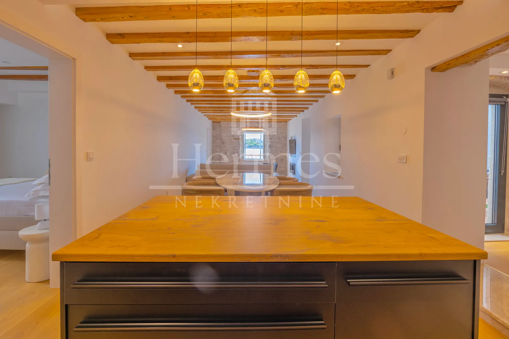 novoureðeni dizajnerski apartman, 1. red do mora, pogled na more - slika 18
