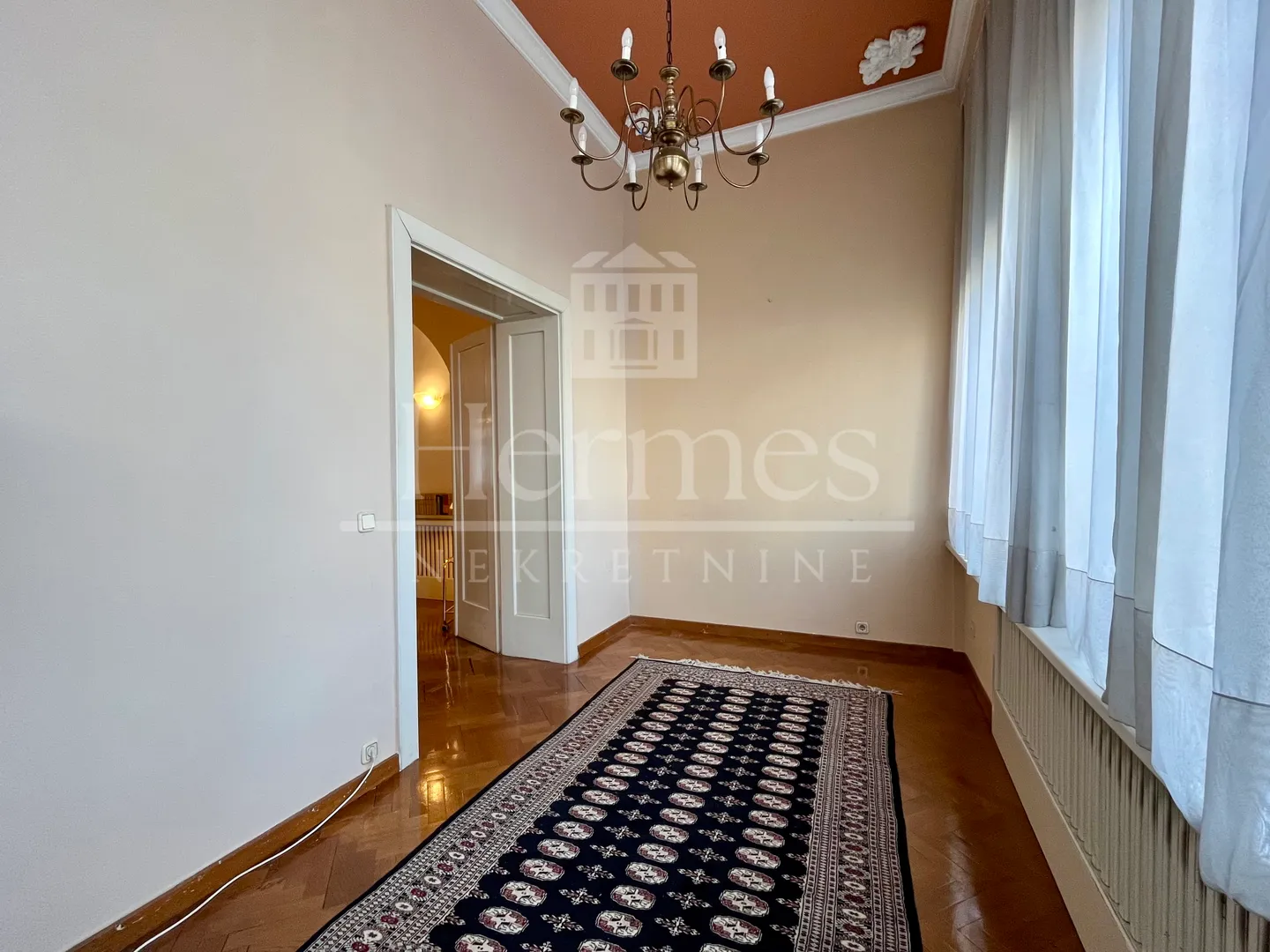 graðanski stan kao ured, visoki stropovi, 8 soba, 200 m2 - slika 9