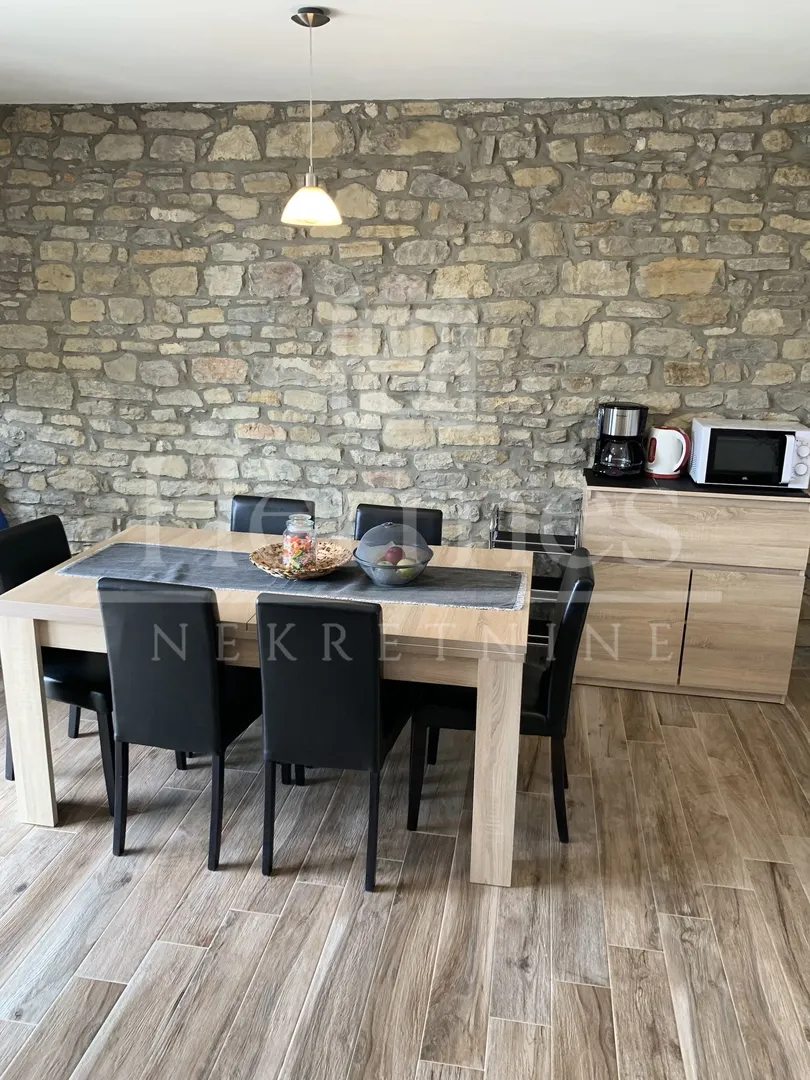 autohtona kamena kuća s pogledom na more, buje, istra - slika 13