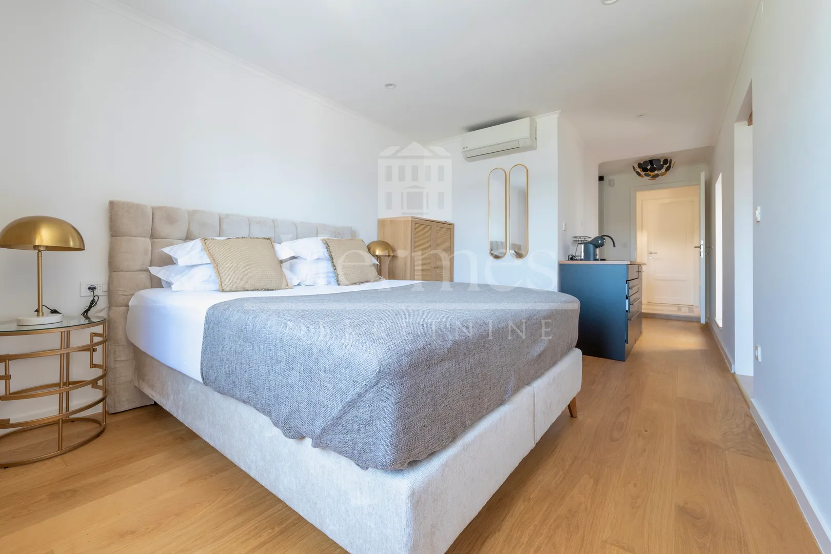 novoureðeni dizajnerski apartman, 1. red do mora, pogled na more - slika 4