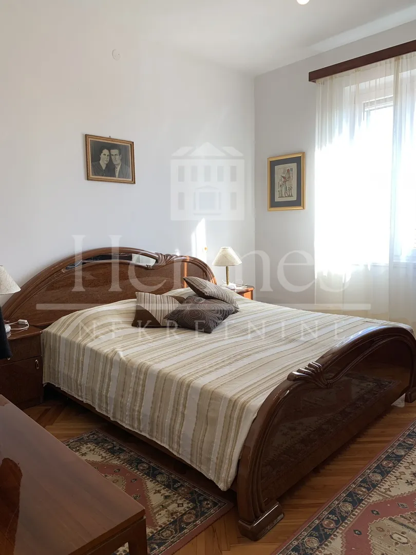kuća u gradu s pogledom na more + kućica za adaptaciju! šibenik, varoš - slika 18