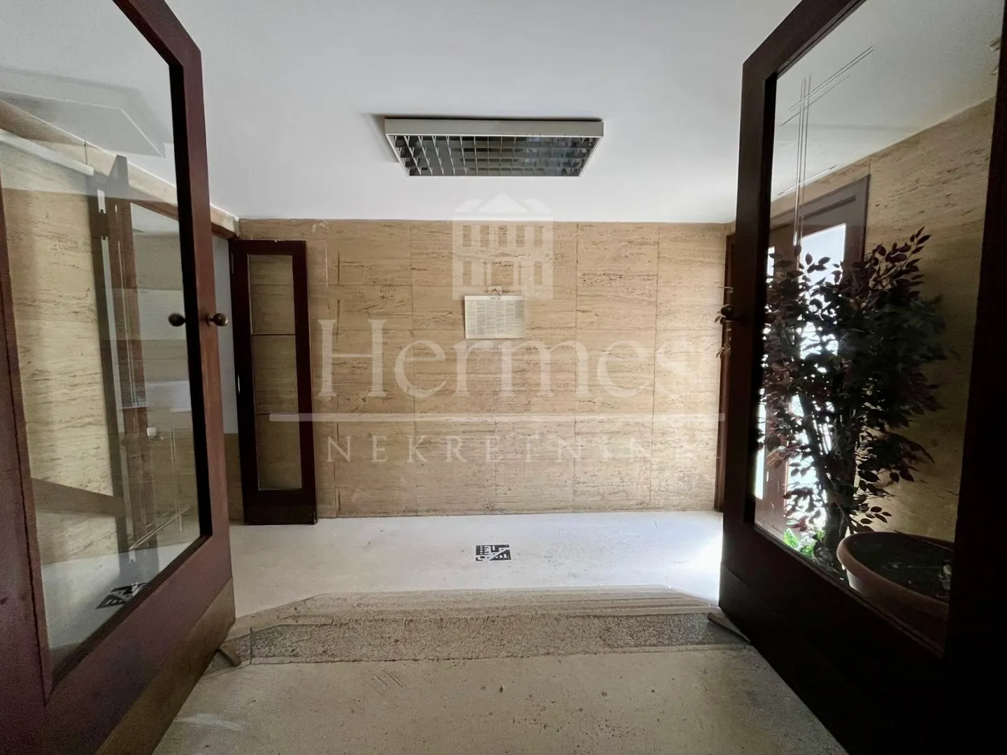 moderno ureðeni poslovni prostor (90 m2), kod hnb-a - slika 20
