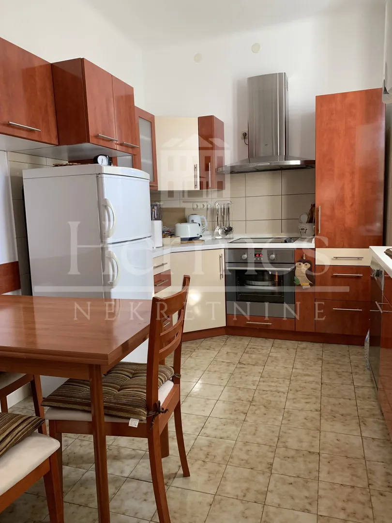 kuća u gradu s pogledom na more + kućica za adaptaciju! šibenik, varoš - slika 10