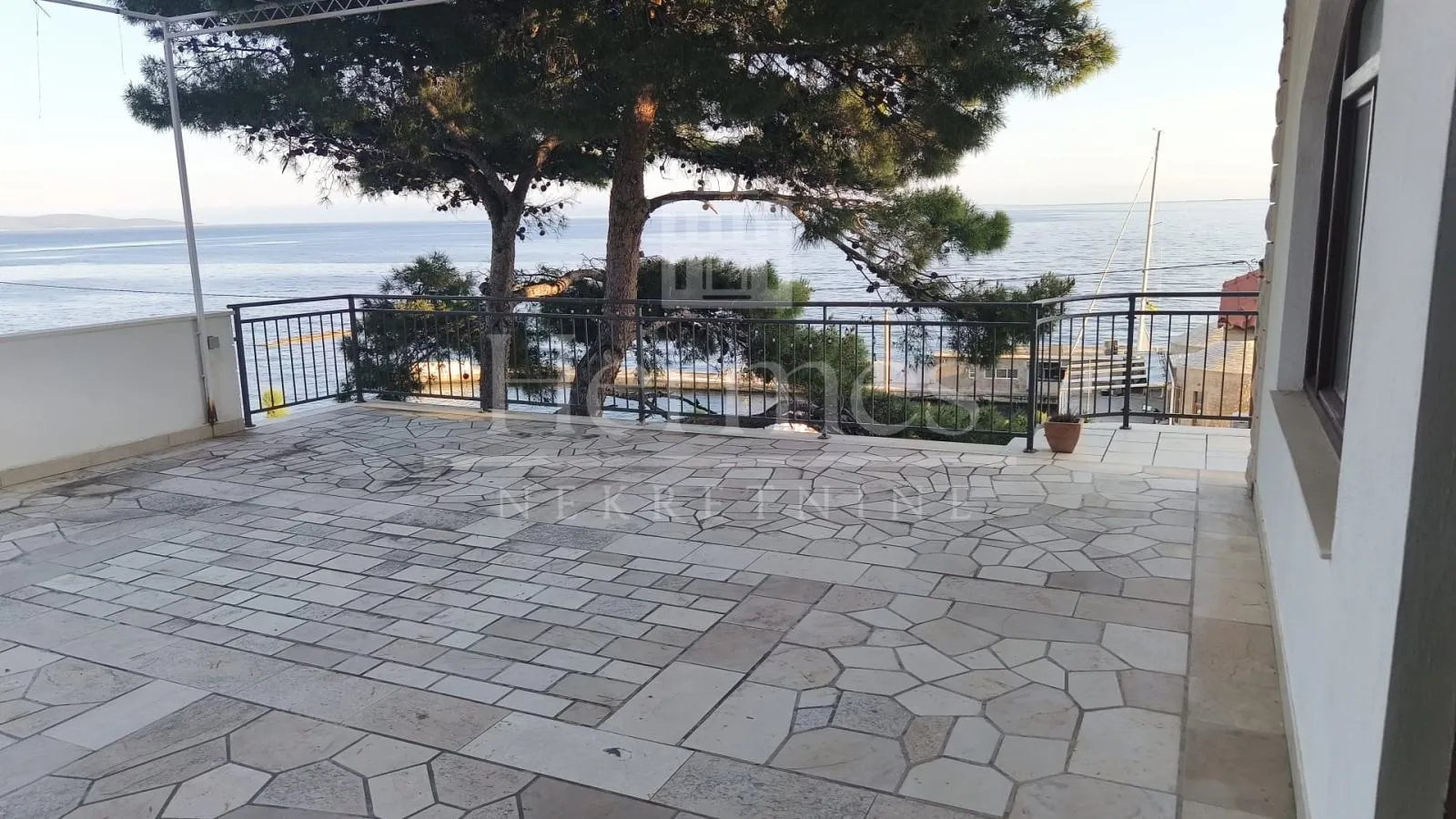 ugostiteljski objekt (250 m2) i smještaj za osoblje, sv. nedjelja, otok hvar - slika 8