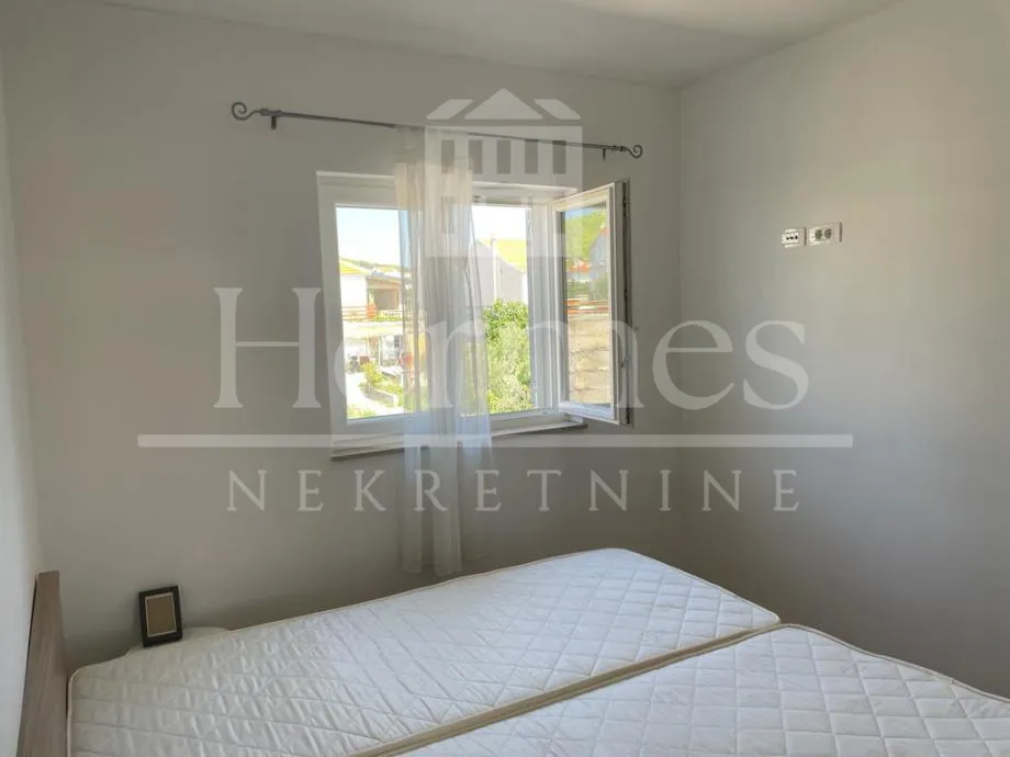 4-soban opremljen i namješten apartman, novogradnja, 200 m od mora - slika 13
