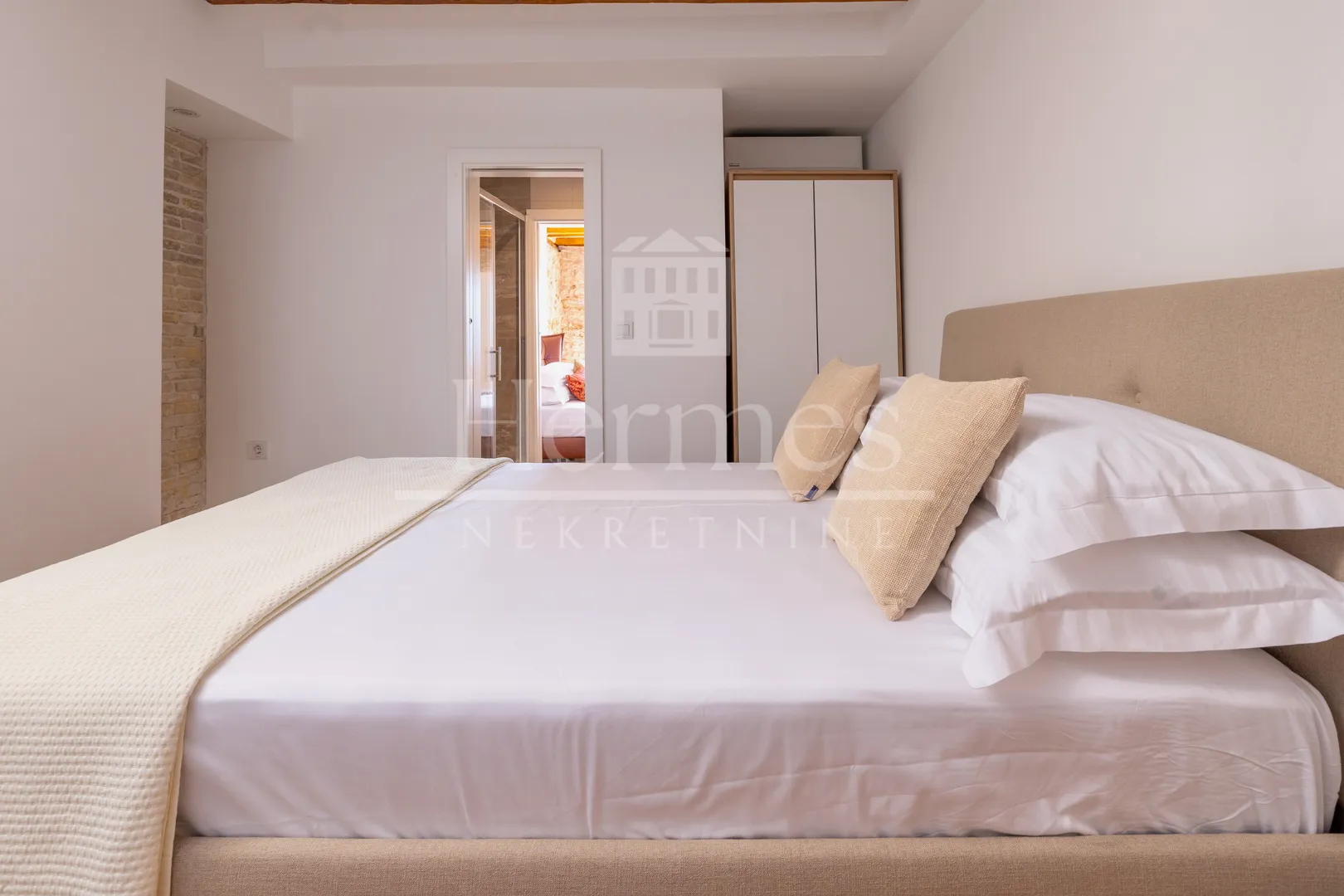 novoureðeni dizajnerski apartman, 1. red do mora, pogled na more - slika 30