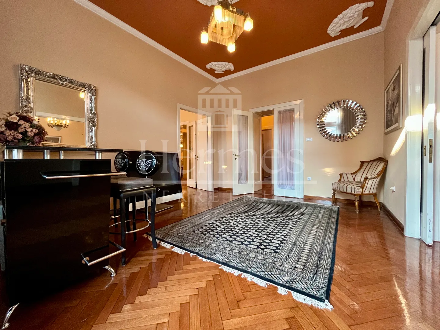 graðanski stan kao ured, visoki stropovi, 8 soba, 200 m2 - slika 14