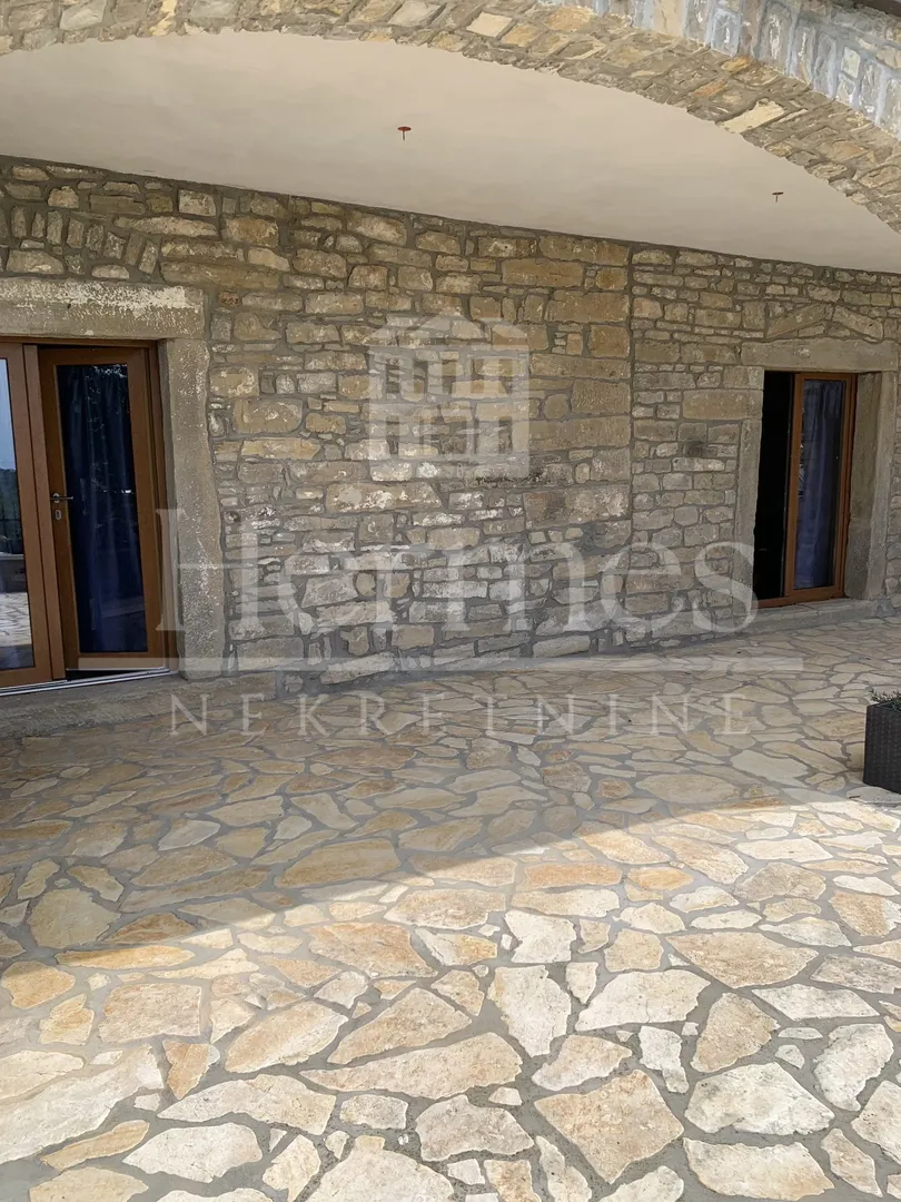 autohtona kamena kuća s pogledom na more, buje, istra - slika 30
