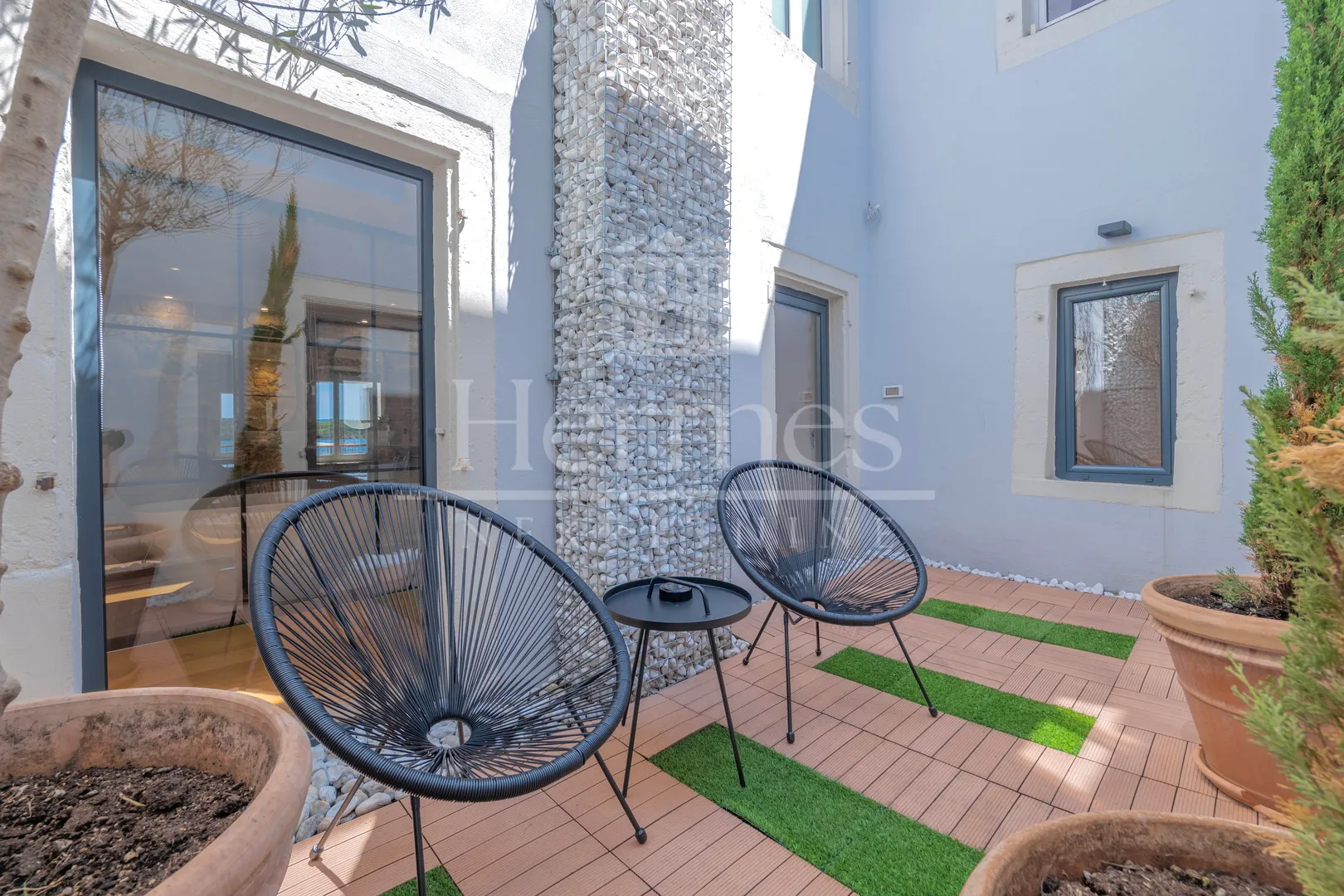 novoureðeni dizajnerski apartman, 1. red do mora, pogled na more - slika 9