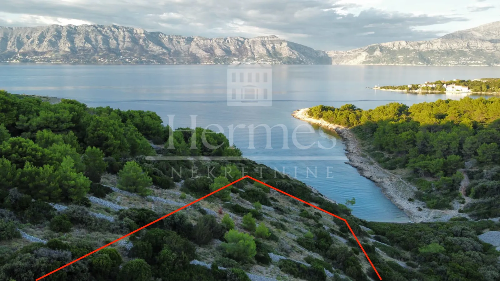 zemljište uz more (14 174 m2), povlja, otok brač - slika 2