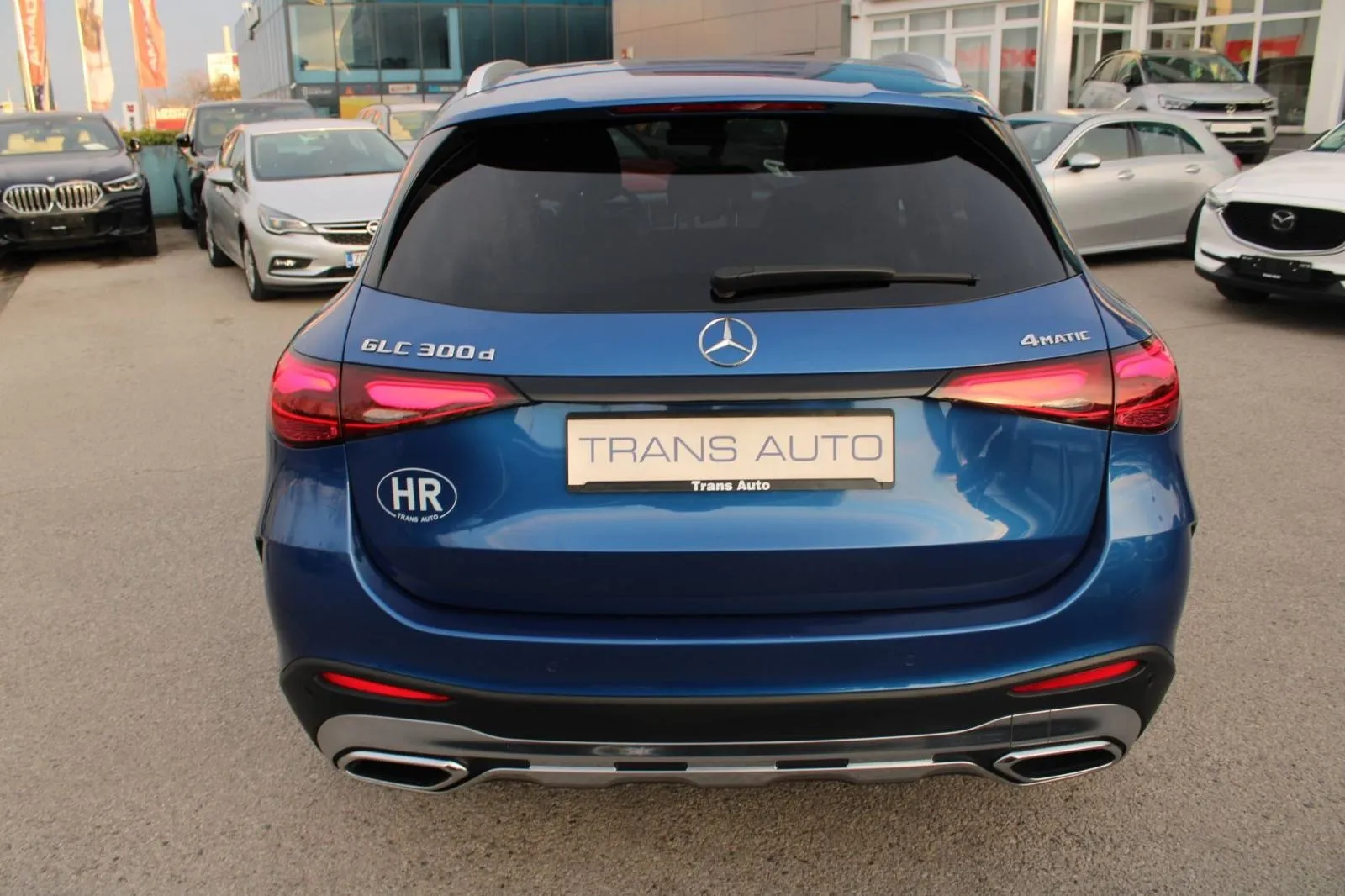 mercedes-benz glc 300d 4matic amg *digital light, navigacija, kamera* - slika 6