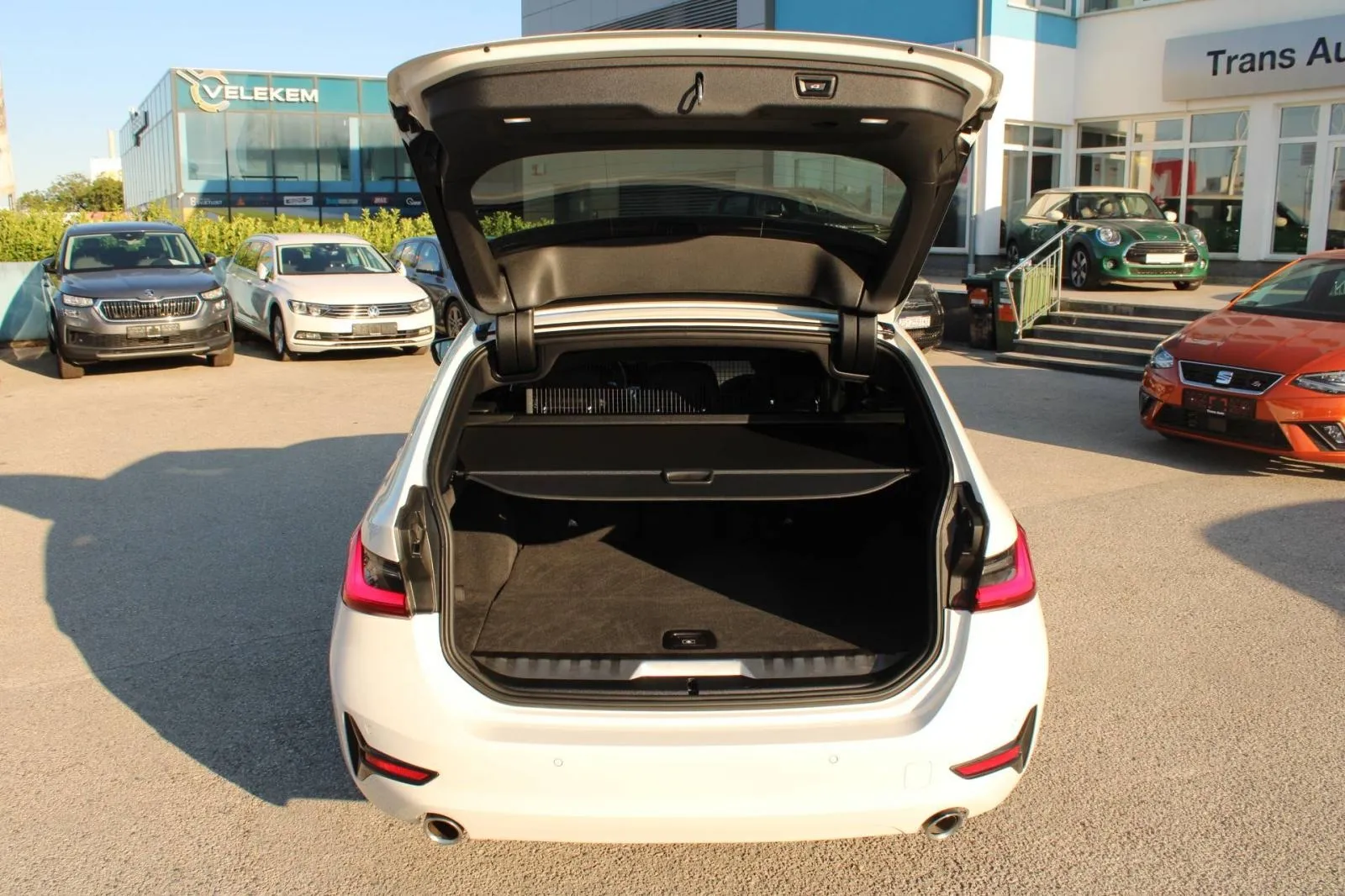bmw serija 3 330e touring *led, panorama, navigacija* - slika 9