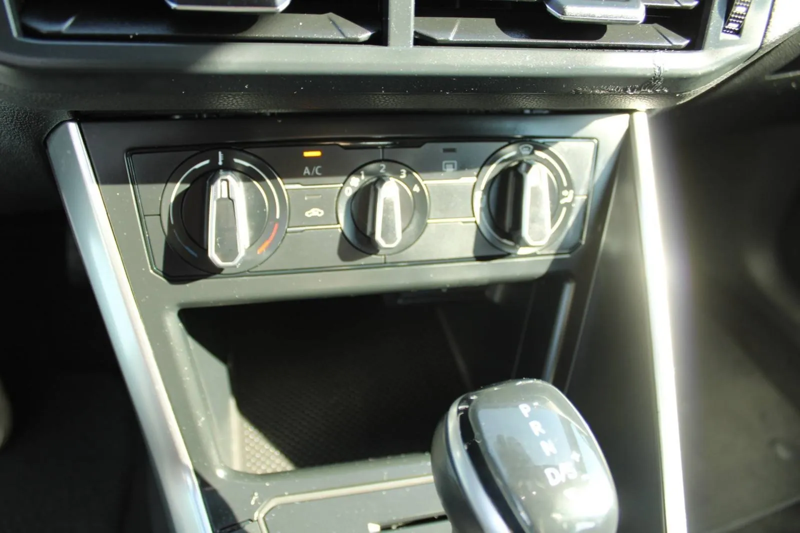 vw taigo 1.0 tsi dsg - slika 13