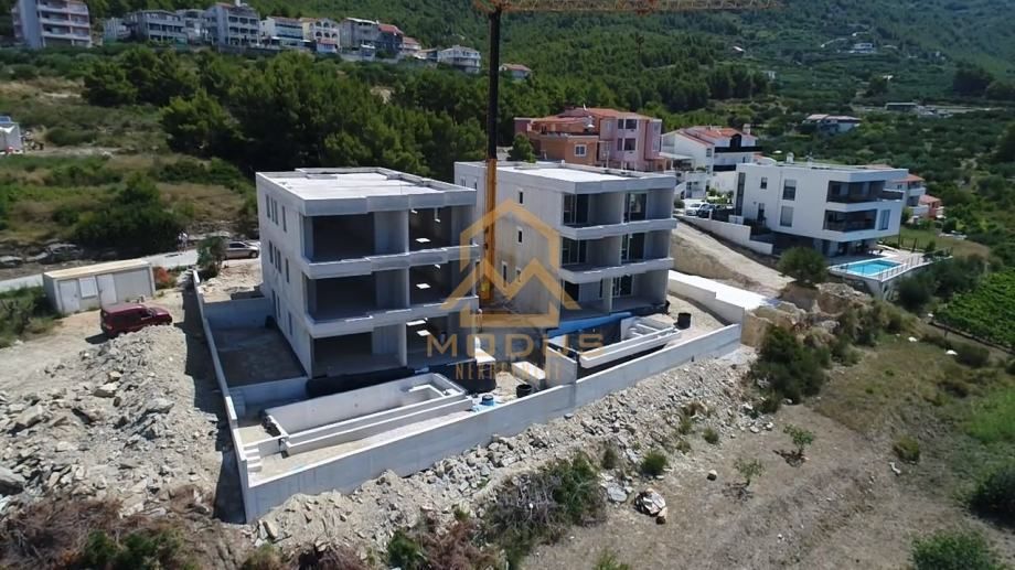podstrana** trosoban stan s bazenom/ pogled (prodaja) - slika 3