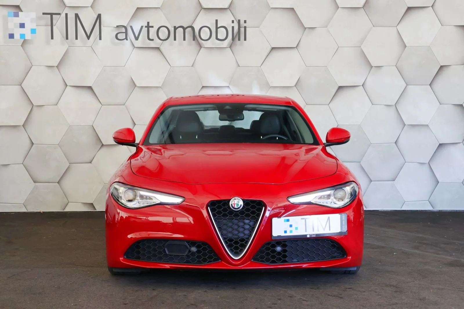 alfa romeo giulia 2.2jtdm at8 super led+biksenon navi radar - slika 6