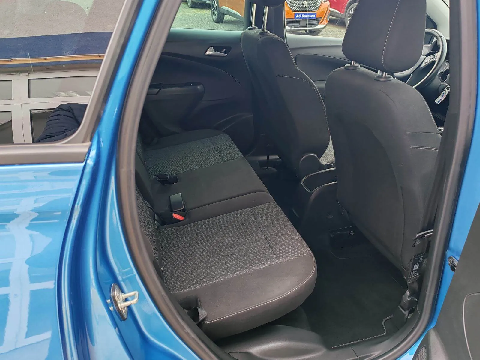 opel crossland 1,2 turbo - slika 12
