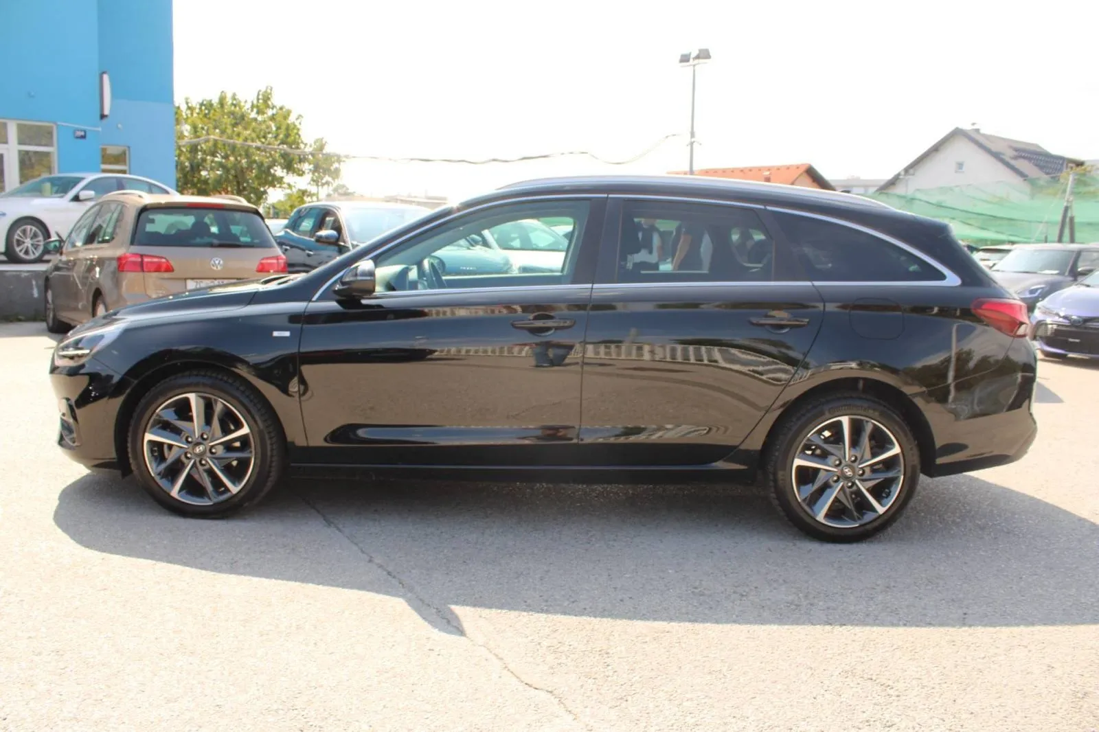 hyundai i30 karavan 1.0 t-gdi automatik *navigacija,kamera* - slika 14