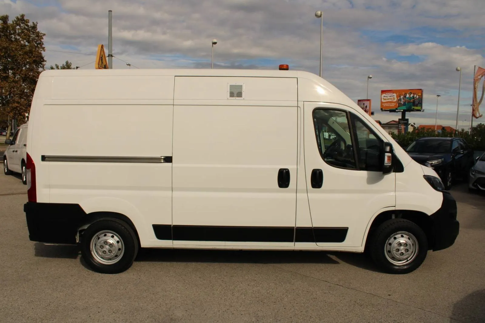 peugeot boxer 2.2 hdi l2h2 *navigacija, kamera*, 2020 god. - slika 4