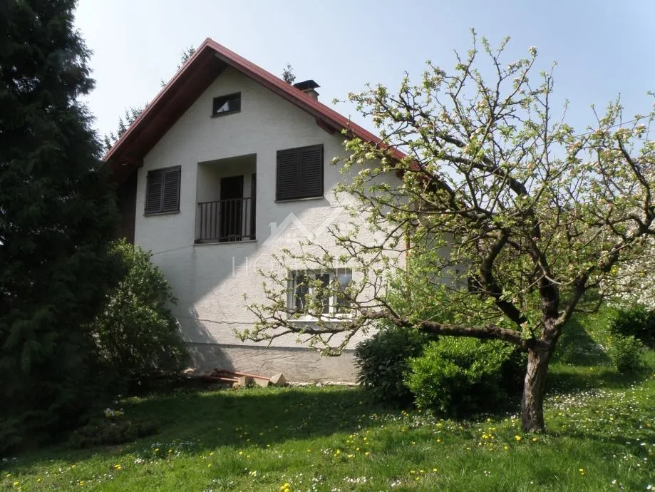 Kuća u oazi mira raspoređena kao objekt 3 stana, 176 m2, (5S), 5 VPM, Podsused - Zagreb