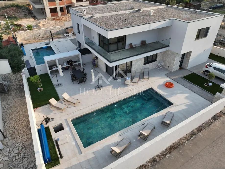 urbana vila s bazenom, (5s), 4 vpm, smart house 200 metara od mora - slika 3