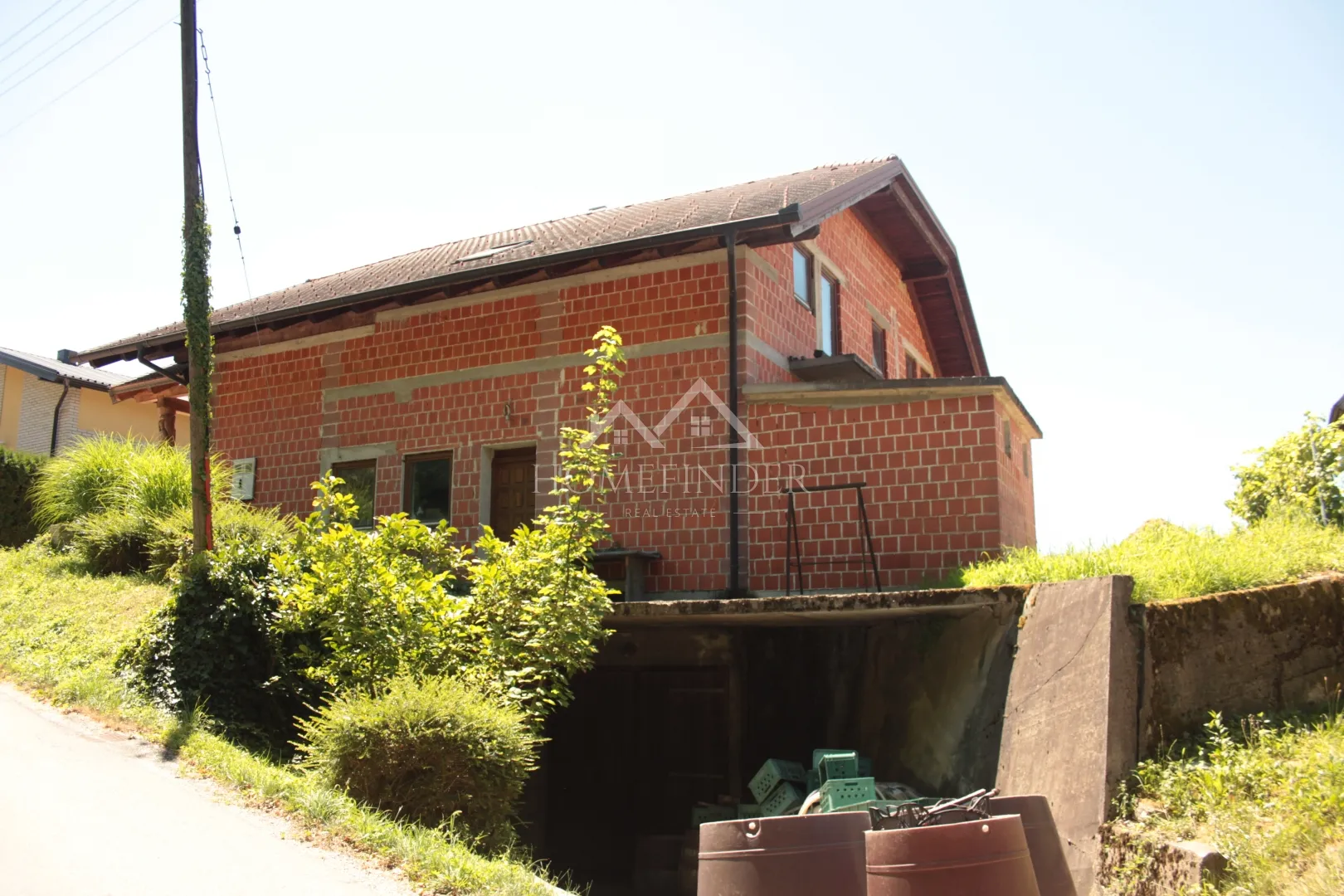 kuća 450m2, donja stubica - slika 2