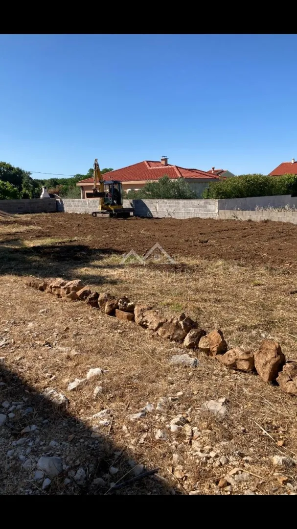 Građevinsko zemljište Vrsi, 476 m2, 700m do mora