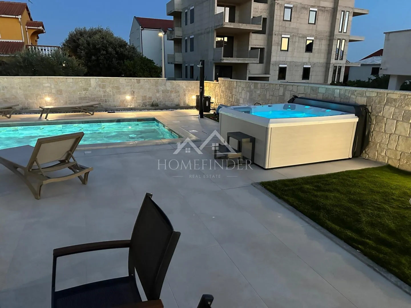urbana vila s bazenom, (5s), 4 vpm, smart house 200 metara od mora - slika 6