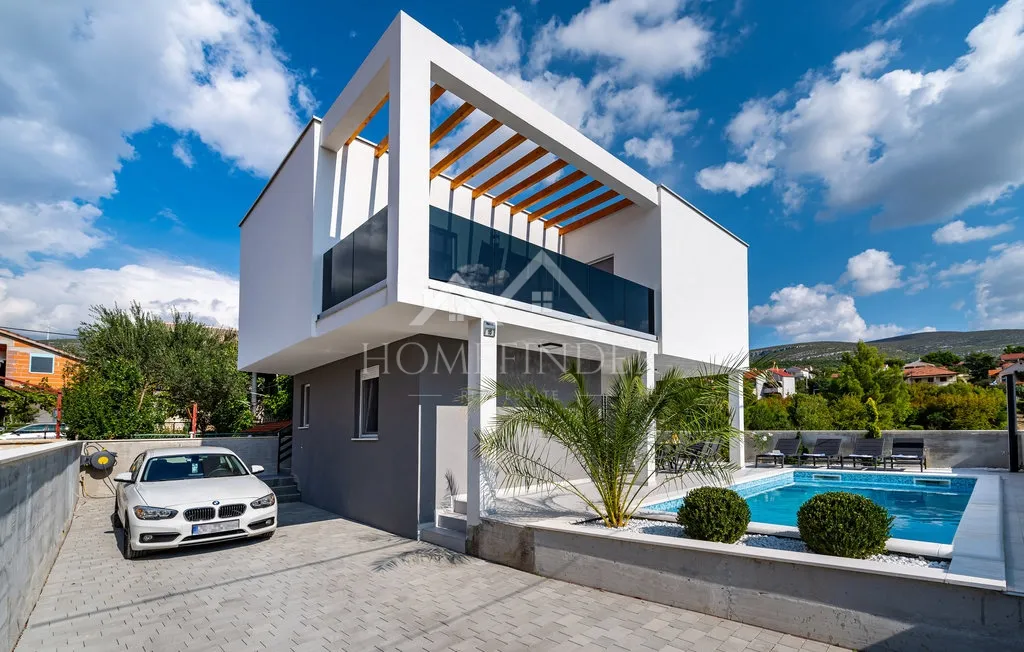 Moderna kuća s bazenom i 2 apartmana, 200m od mora, Gornji Karin - Gornji Karin, Obrovac